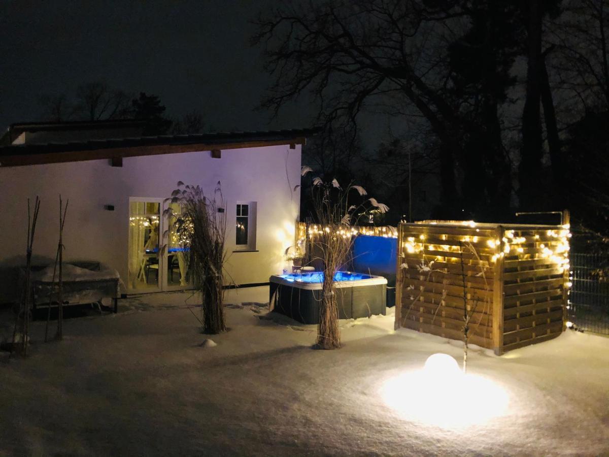 Gartenloft Mit Outdoor Whirlpool Und Garten Petershagen-Eggersdorf Екстериор снимка