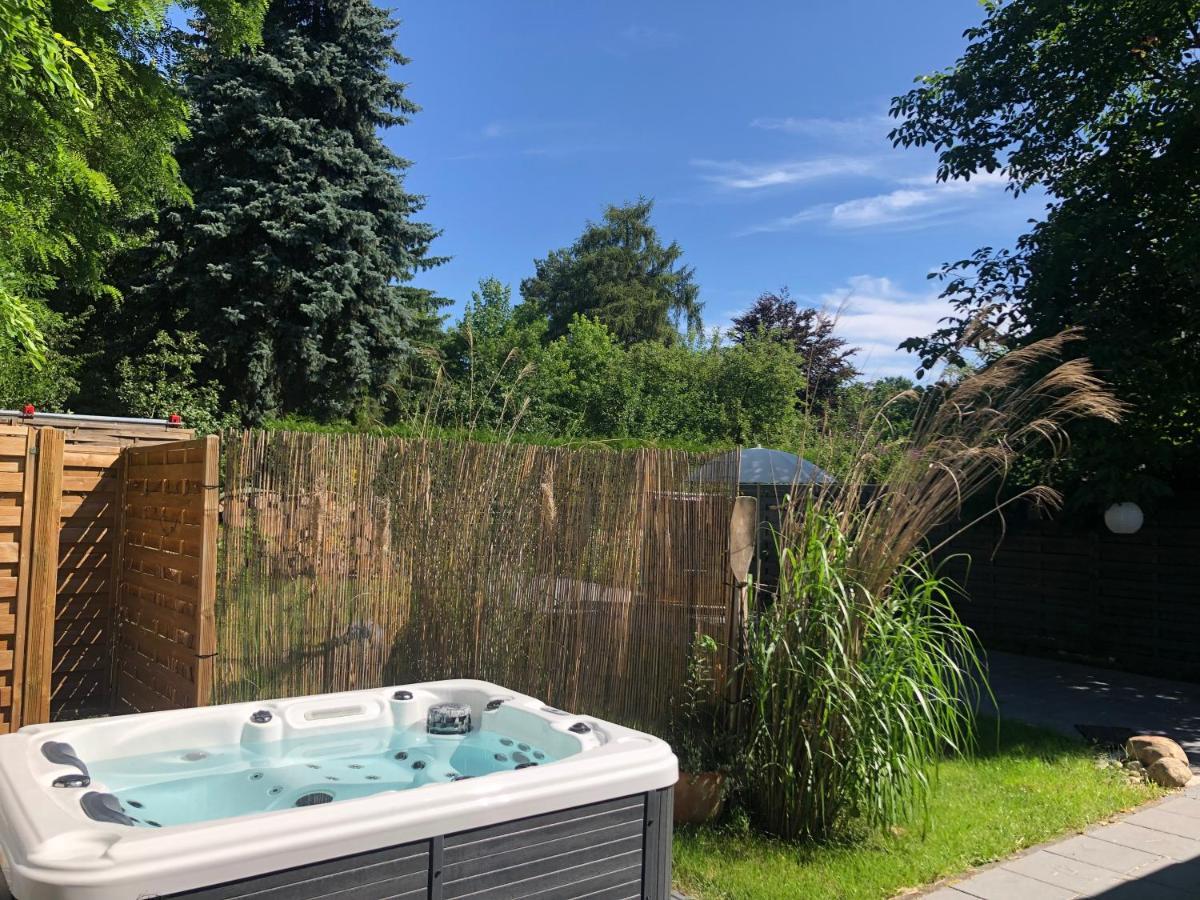 Gartenloft Mit Outdoor Whirlpool Und Garten Petershagen-Eggersdorf Екстериор снимка