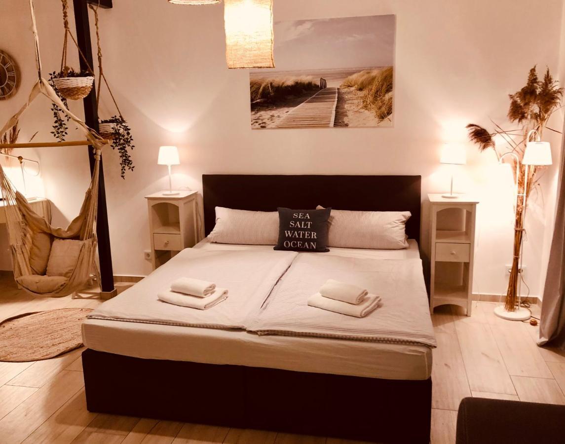Gartenloft Mit Outdoor Whirlpool Und Garten Petershagen-Eggersdorf Екстериор снимка
